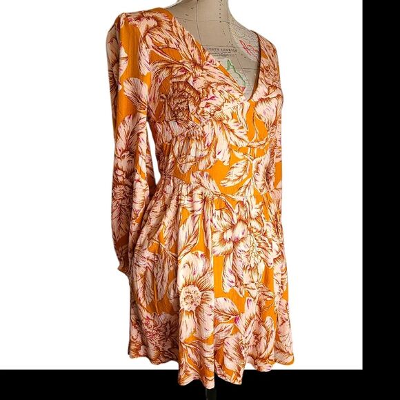 NWT Band of the Free Size Small Gold Yellow Cut Out Back Long Sleeve Mini Dress - Picture 11 of 15